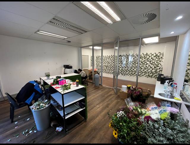 116M² OFFICE TO LET IN CENTURY CITY